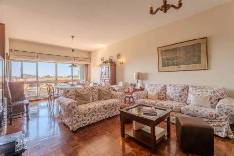 Apartamento T3+1 na Foz do Douro